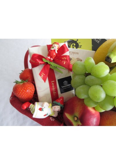 Elegant fruit basket